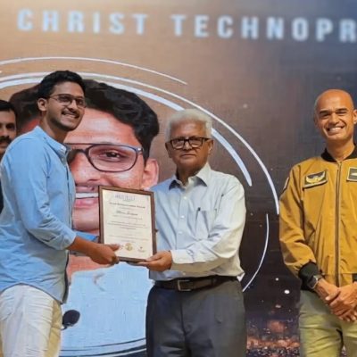 Mr. Manu Francis recieving the technopreneur award from Mr. Prasanth nair and Shri C Balagopal